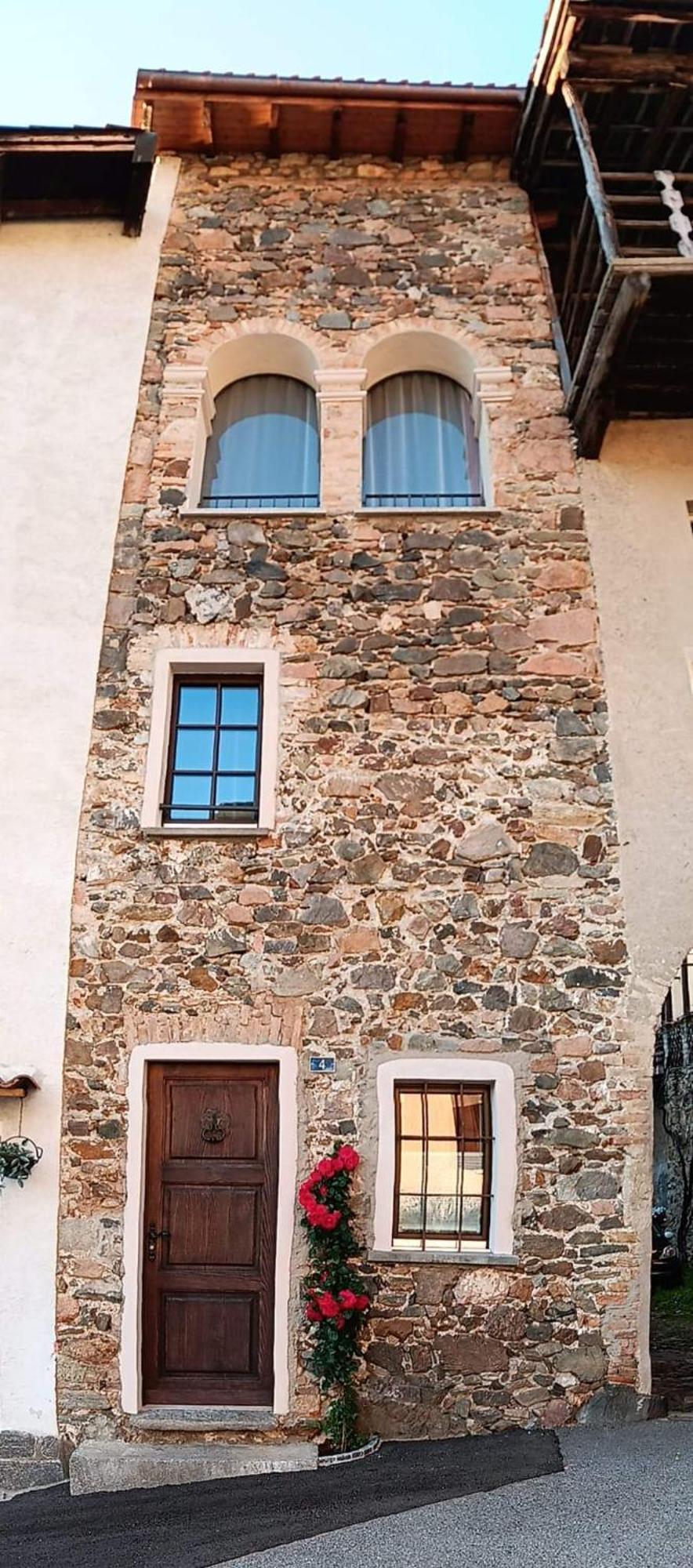 Antica Torre Del Castello Casa Ceresiana Villa Carabietta Dış mekan fotoğraf